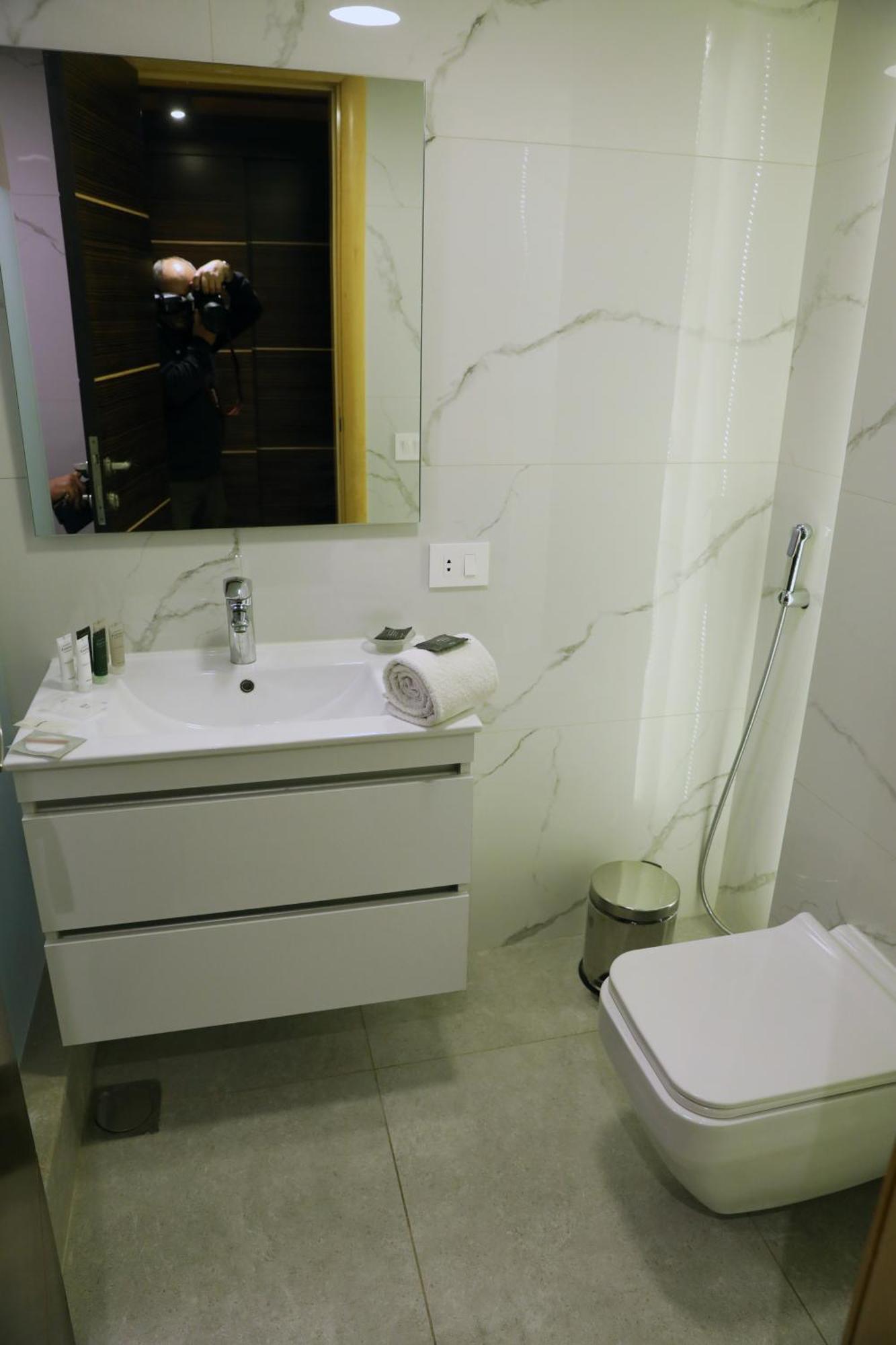 Imperial Suites Hotel Beirut Exteriör bild