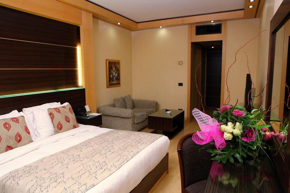 Imperial Suites Hotel Beirut Exteriör bild