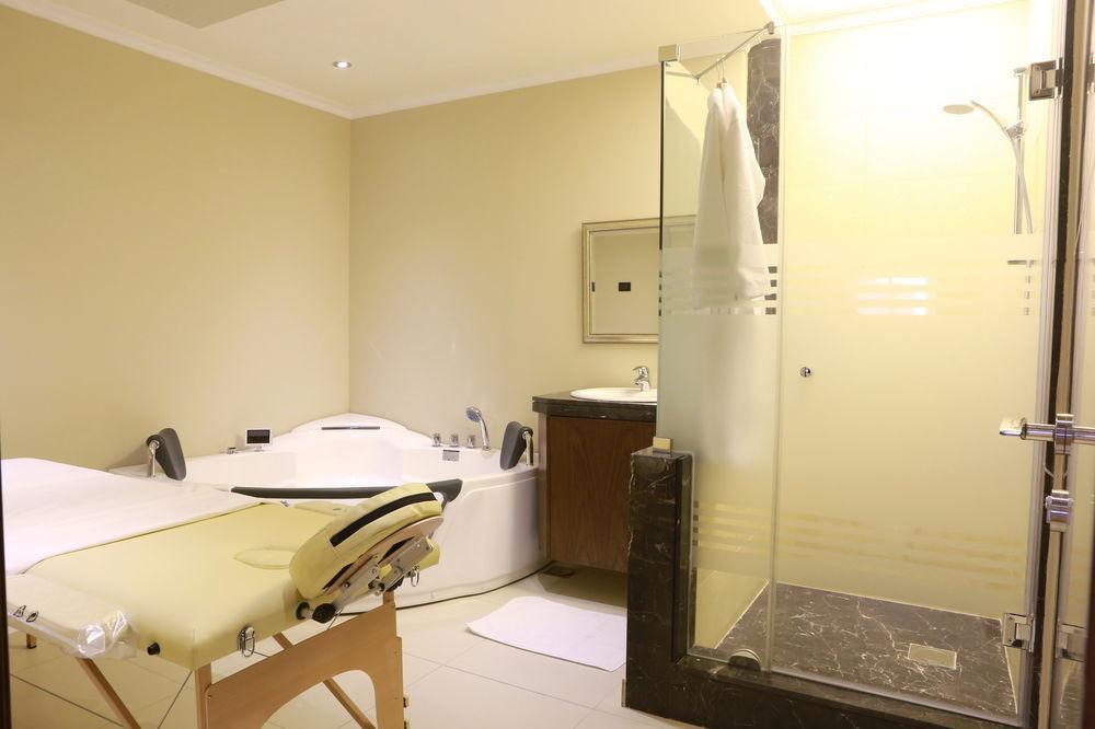 Imperial Suites Hotel Beirut Exteriör bild